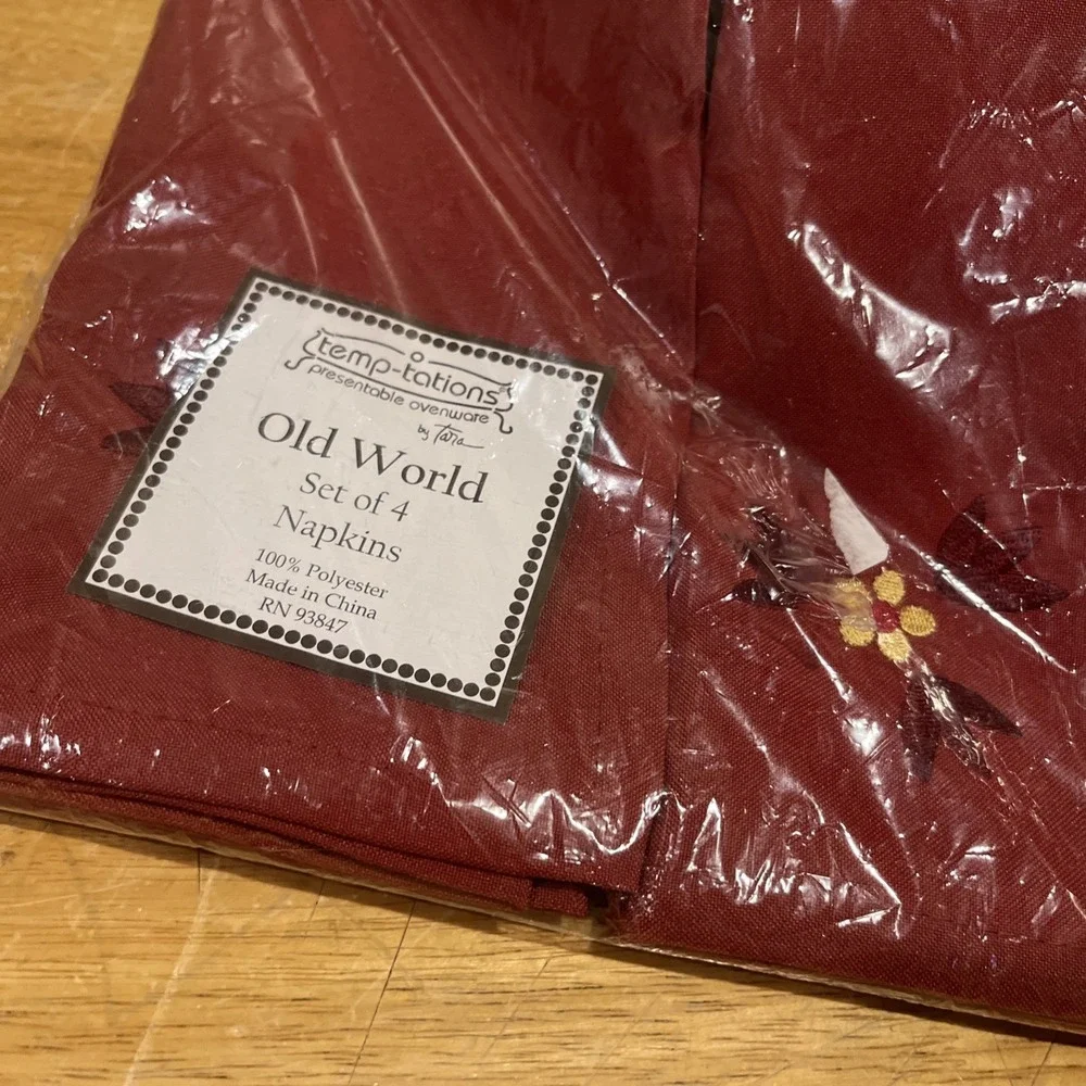 Old World Temp-Tations Burgundy Floral 4 Napkins‎ Maroon Red Flower Temptations